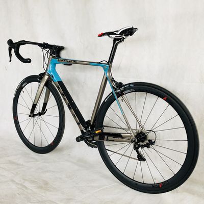 Carbon Fibre Rim Material 22-Speed Shimano ULTEGRA R8000 Aluminum Alloy Stem Race Bike