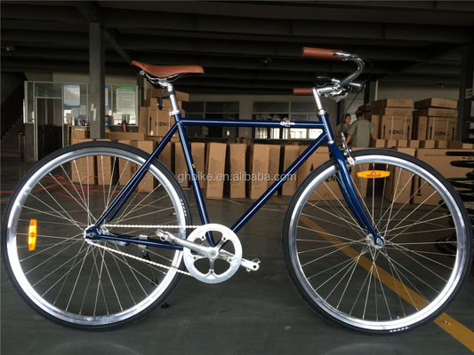 Effortlessly Cruise Through the City on this 3-Speed Men's City Bike with Basket